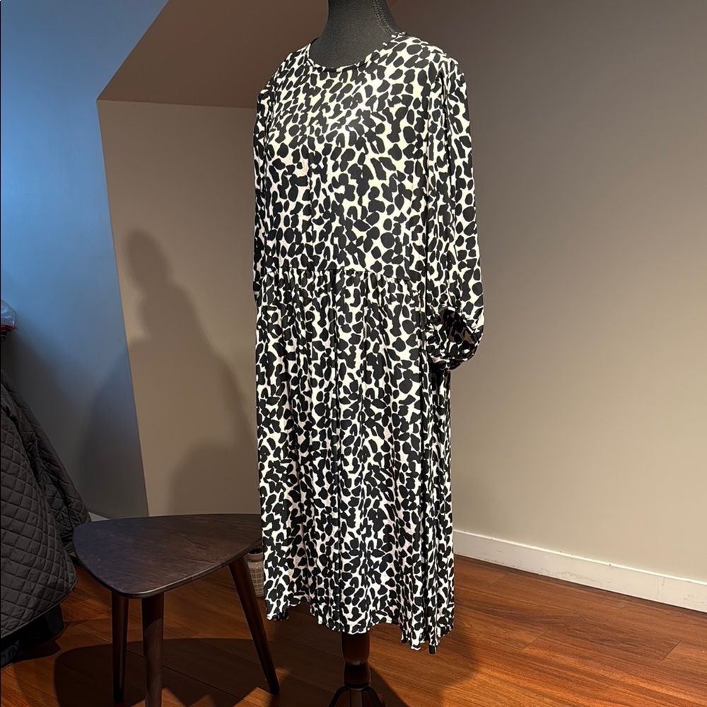 Black and White ¾ Sleeve Dolman Dress